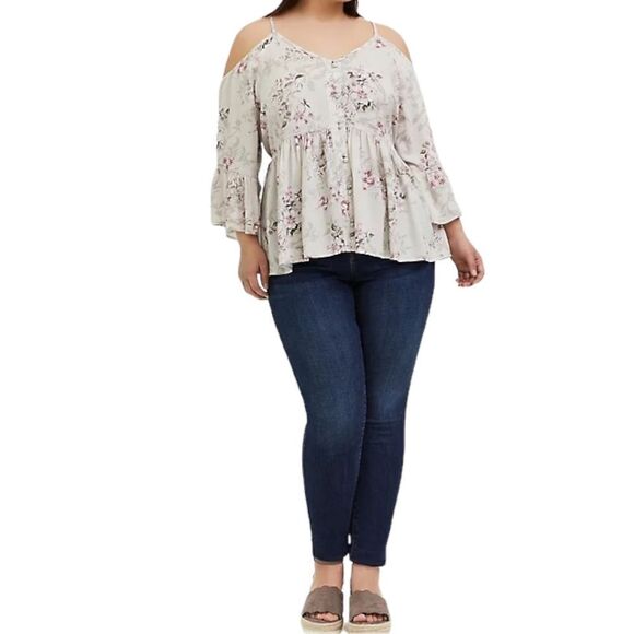 TORRID Ivory Floral Textured Rayon Cold Shoulder Babydoll Top 1X - Picture 1 of 9